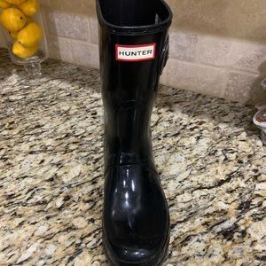 Black short Hunter boots. Size 10